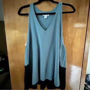 EUC Athleta Swing Forward pleated tank